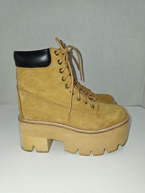 Jeffrey Campbell Nirvana Platform Ankle Boot in Wheat Size 6